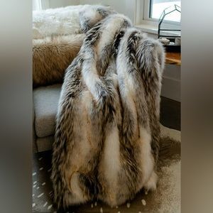 Fabulous Furs Limited Edition Tundra Wolf Faux Fur Throw, in bag, never used